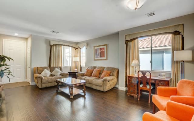 Luxurious 3BR 10min to Las Vegas Strip - photo 3
