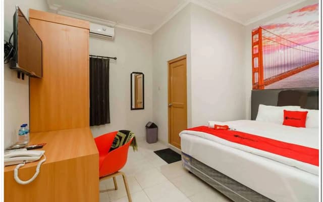 RedDoorz near JIEXPO Kemayoran 2 - photo 2