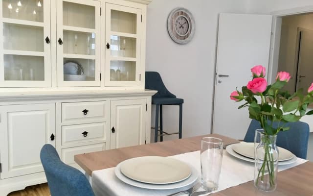 White Vintage Park View Apartment - photo 3