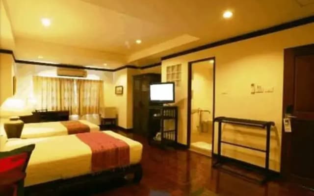 Cucumber Inn Suites - photo 5