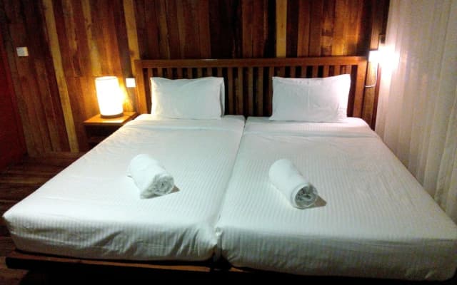Pavilion Inn Hotel - photo 2