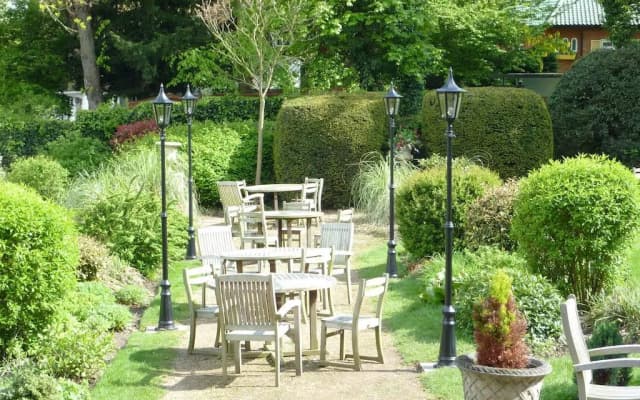 Hendon Hall - photo 4