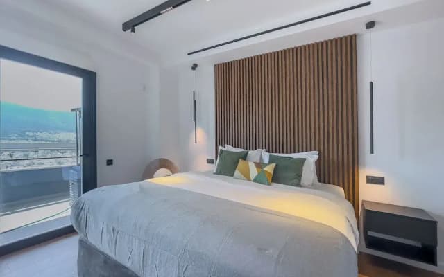 Phaedrus Living Apollo Skyview Penthouse - photo 3