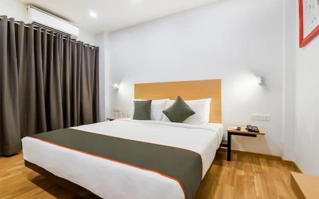 Hotel Saffron Gold - photo 2