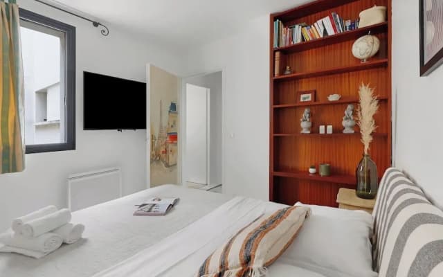 Stylish 2BR for 6 by Champs-Elysees - photo 3