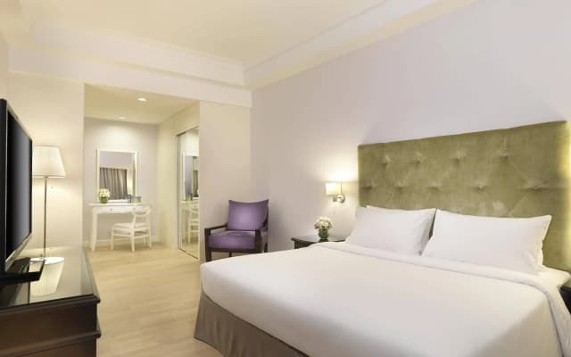 Ambassador Row Hotel Suites by Lanson Place - photo 2