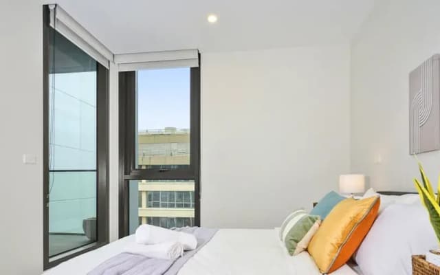 Kozyguru | Moonee Ponds | Modern 1 Bed Apt Parking - photo 3