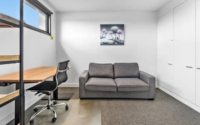 Pristine 1-bed Apartment Near Local Cafes - photo 4