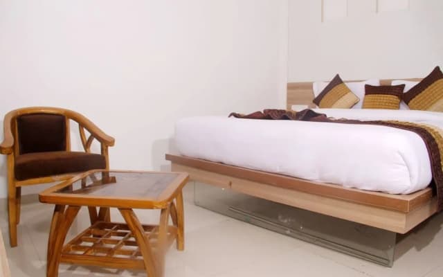 New Frontier Hotel - photo 4