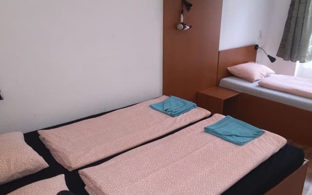Omega Guesthouse Budapest - photo 4