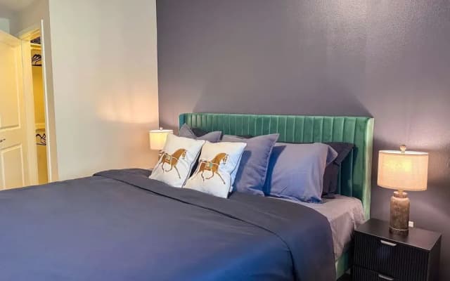 Modern Comfort W Pool GYM Parking 10 Min to Cedars - photo 4
