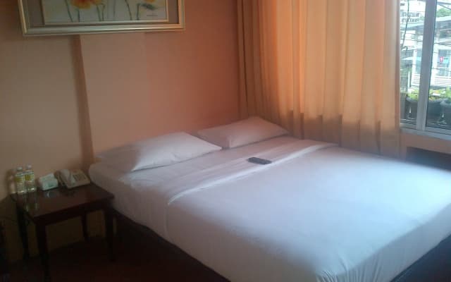 Twins Hotel Manggadua - photo 5