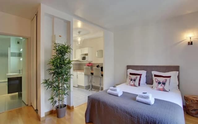 Short Stay Group Museum View Serviced Apartments - photo 2