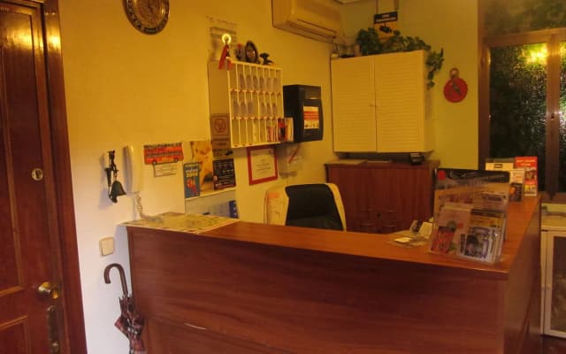 Hostal Esmeralda - photo 2