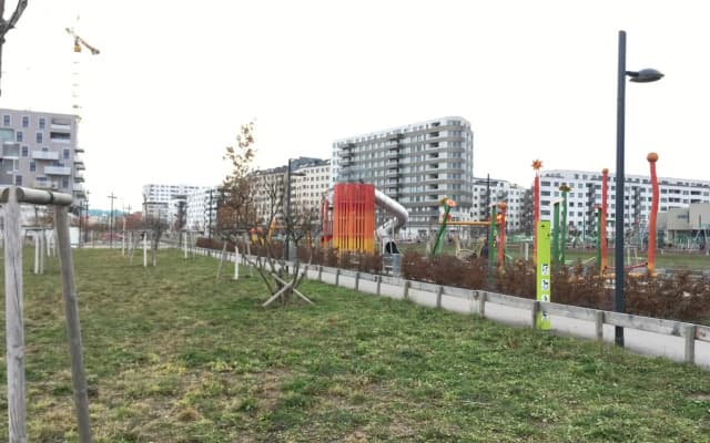 White Vintage Park View Apartment - photo 2