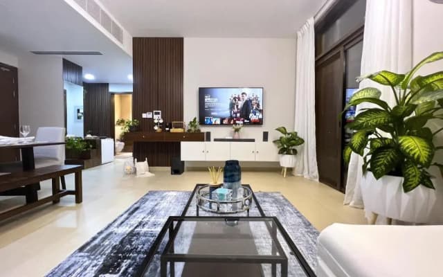 Stylish Apartment with a Jacuzzi (Park&Pool View) - photo 2