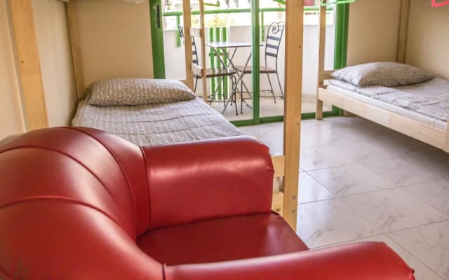 Backpacker Accommodation - photo 2