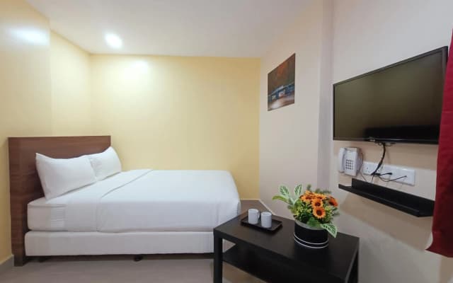 Capital O 90897 Island City Hotel - photo 5