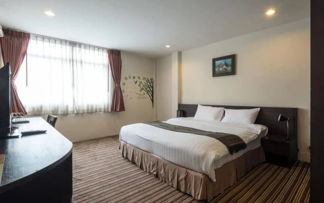 Cozy at Ten Hotel Bangkok - photo 3