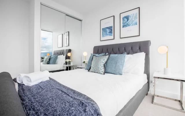 Delightful 2BR Riverview@docklands - photo 2
