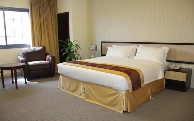 Peninsula Hotel - photo 2