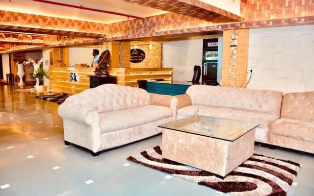 SK Crown Park Naraina - photo 2