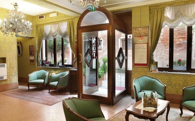 Hotel Ateneo - photo 2