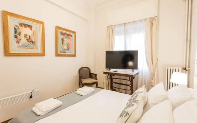Elegant & Spacious 2bdr Flat - photo 5