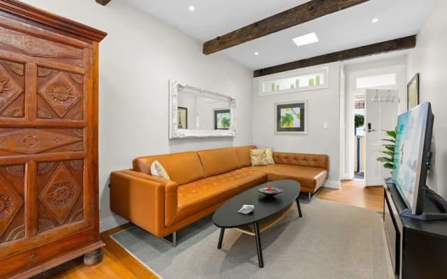 Elegant 1-bed With Study by Balmain Wharf - photo 5