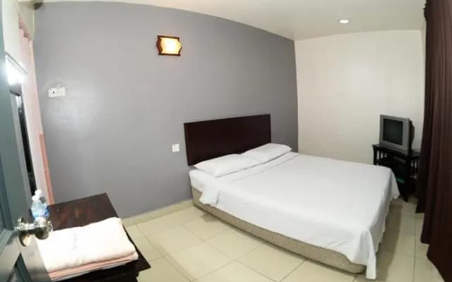 Poly Star Hotel - photo 2