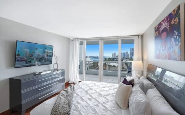 StayCozy Apartments at The Grand - photo 5
