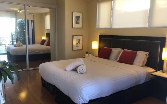 Spacious One Bedder in Sydney’s Hotspot Location - photo 3