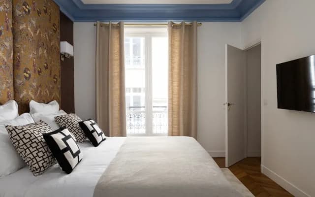 Montaigne Luxury 2 Bedroom - photo 2