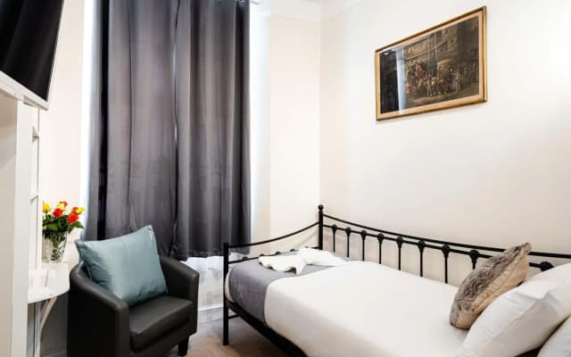 Lancaster Court Hotel - photo 5