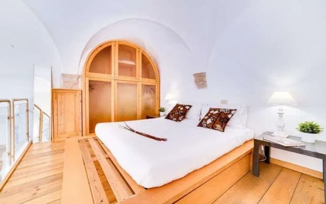 Amazing Apt/historic Building/ghetto, Serviced by Hostmaker - photo 4