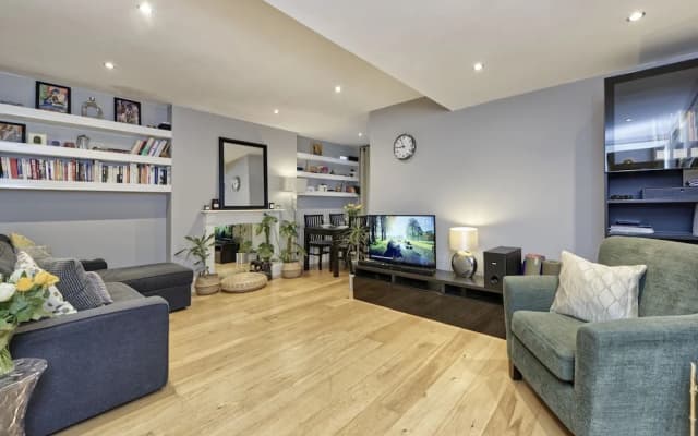Spacious Pimlico Apartment by Underthedoormat - photo 2