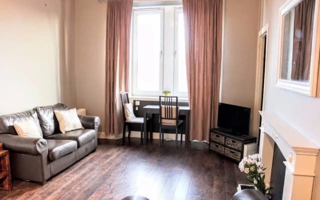 2 Bedroom Central Apartment - photo 4