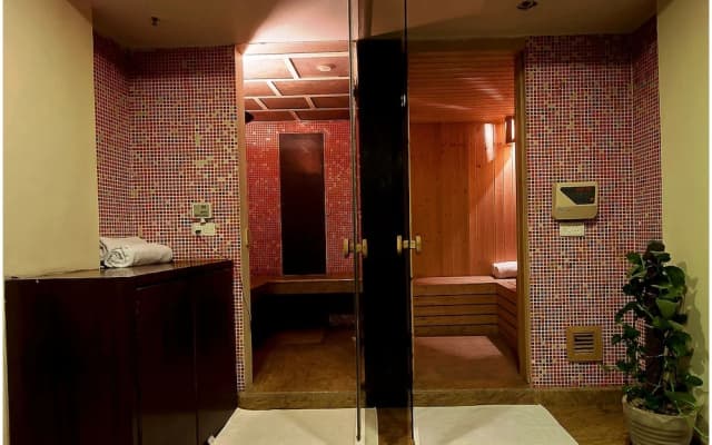 Hotel Aura @ Airport - photo 4