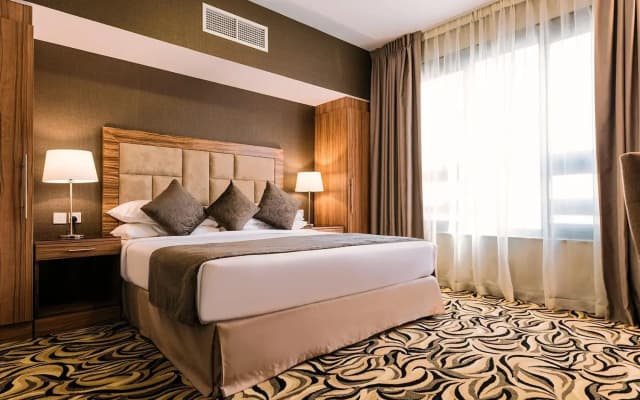 Emirates Plaza Hotel - photo 5