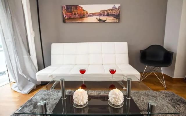 2BDR OlympianZeus Apt with Netflix - photo 3