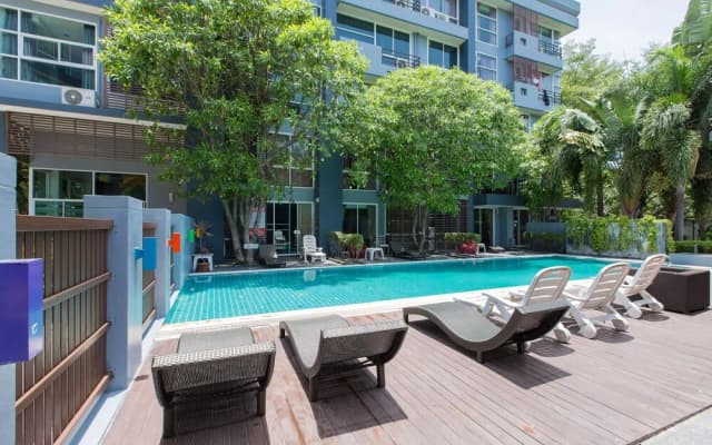Kris - Modern Spacious 2 Bedrooms Condo With Pool - photo 2