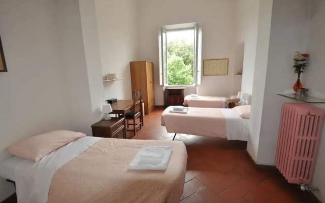A Few Steps To Independence Square Delightful 3BD - photo 2
