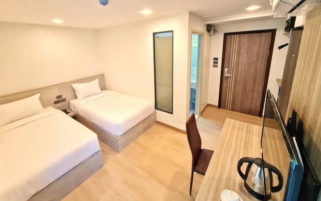 Thana Wisut Hotel - photo 4