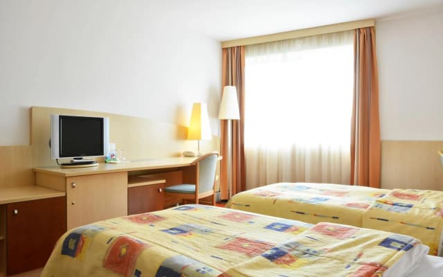 Hotel Artemis - photo 4