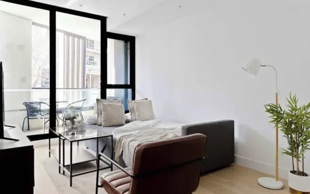A Cozy 2BR Apt Right on Buzzing Chapel Street - photo 3