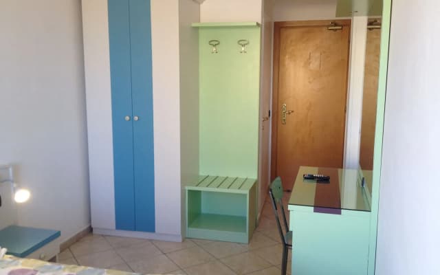 The Beehive Hostel - photo 2
