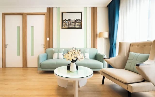 Spacious 2BR Lancaster - photo 4