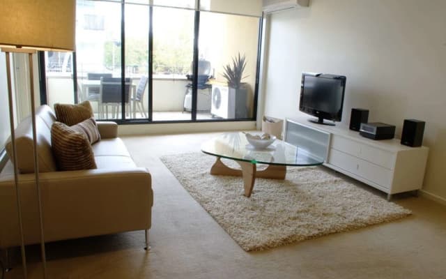 Executive Elwood Apartment - photo 3