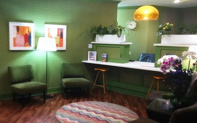 Oasis Inn - photo 2