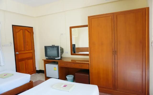 Safe House Court - photo 5